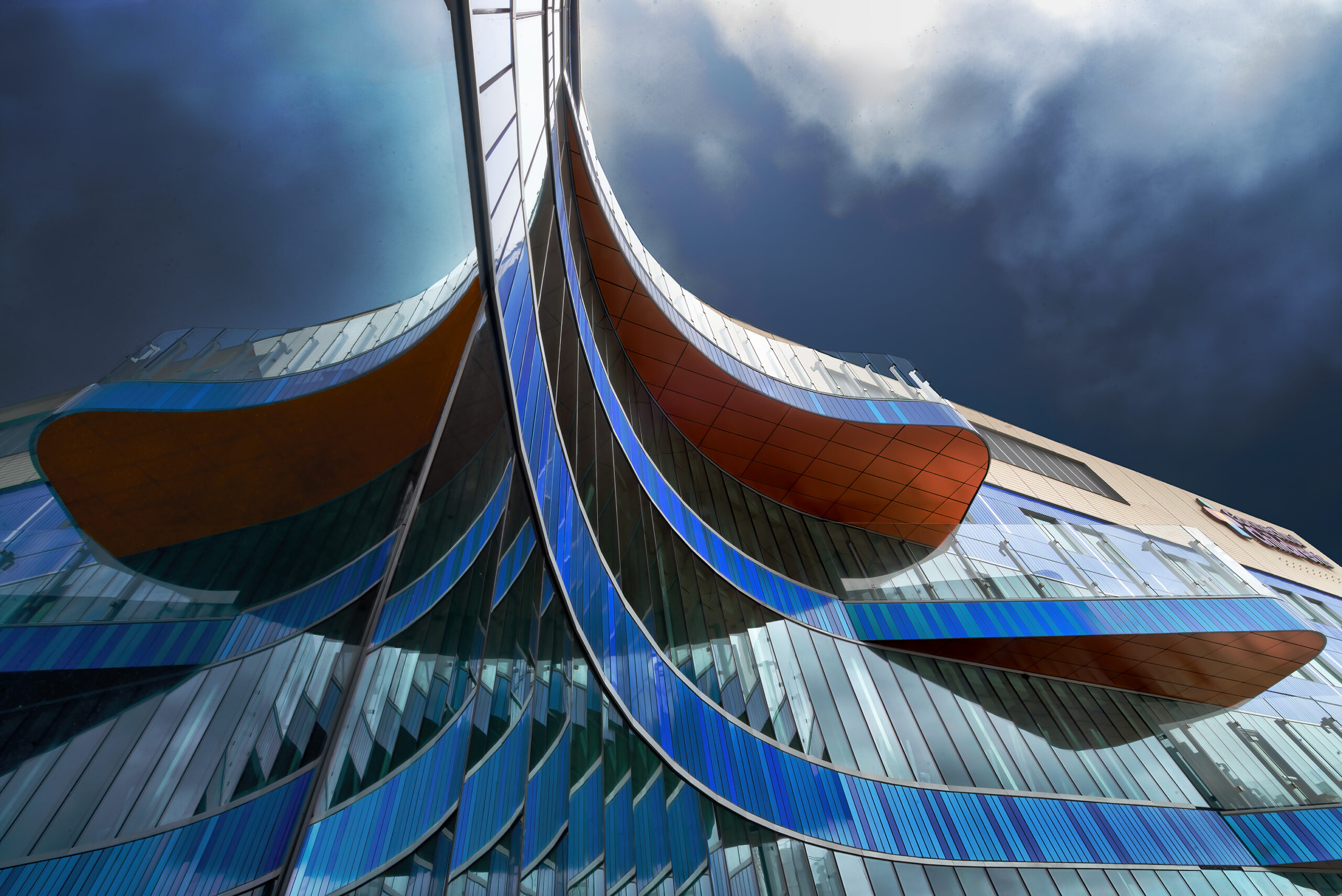 A photo showing the curved architecture of Connecticut Children's Hospital